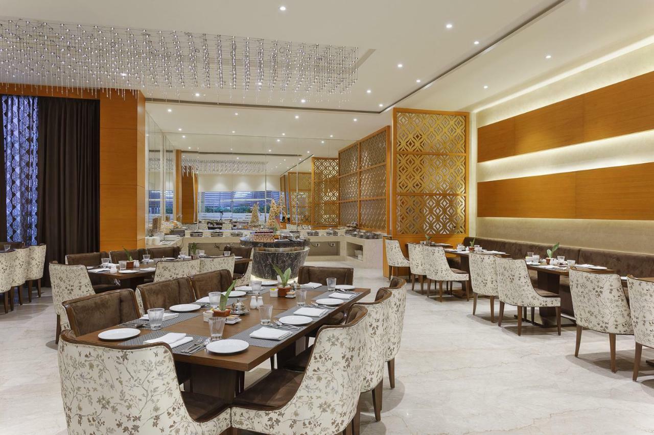 Nataraj Sarovar Portico Jhānsi Extérieur photo