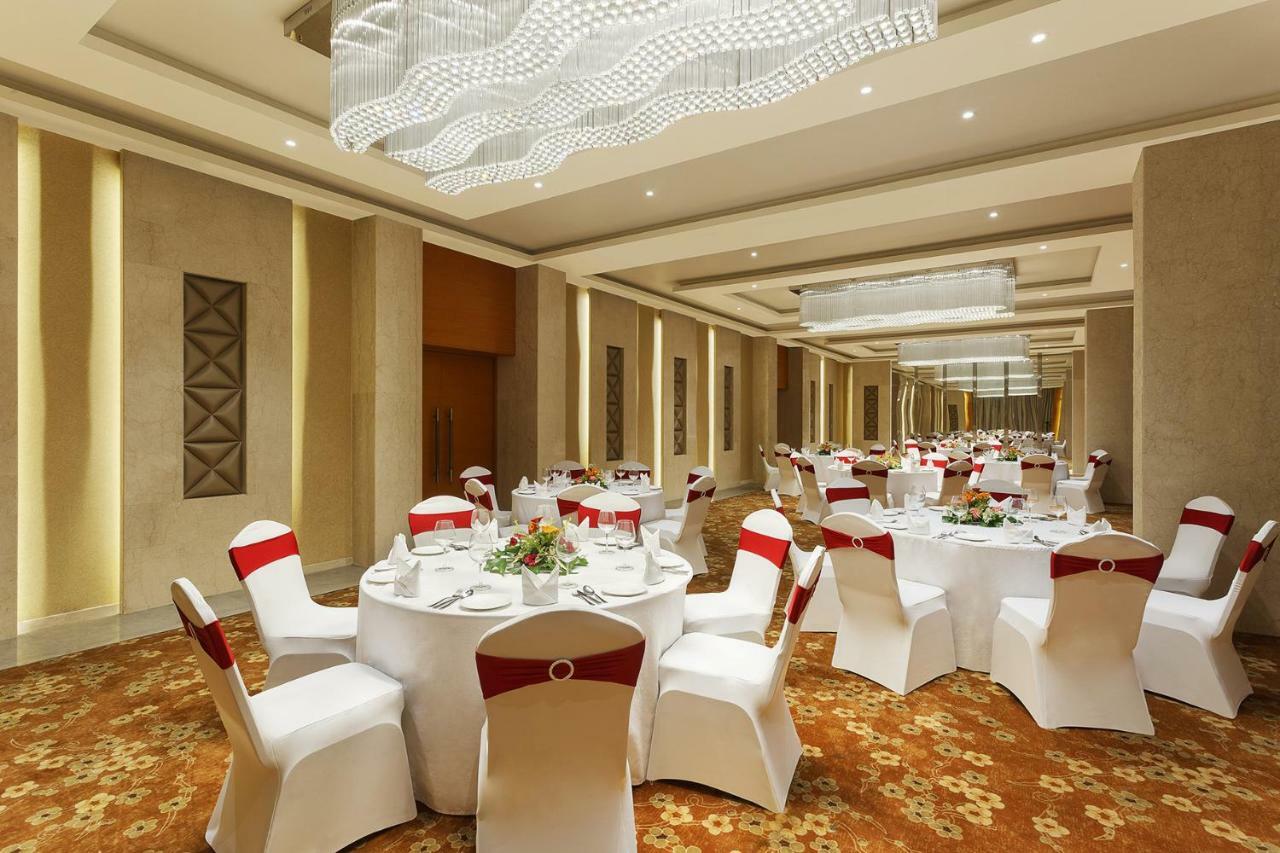 Nataraj Sarovar Portico Jhānsi Extérieur photo